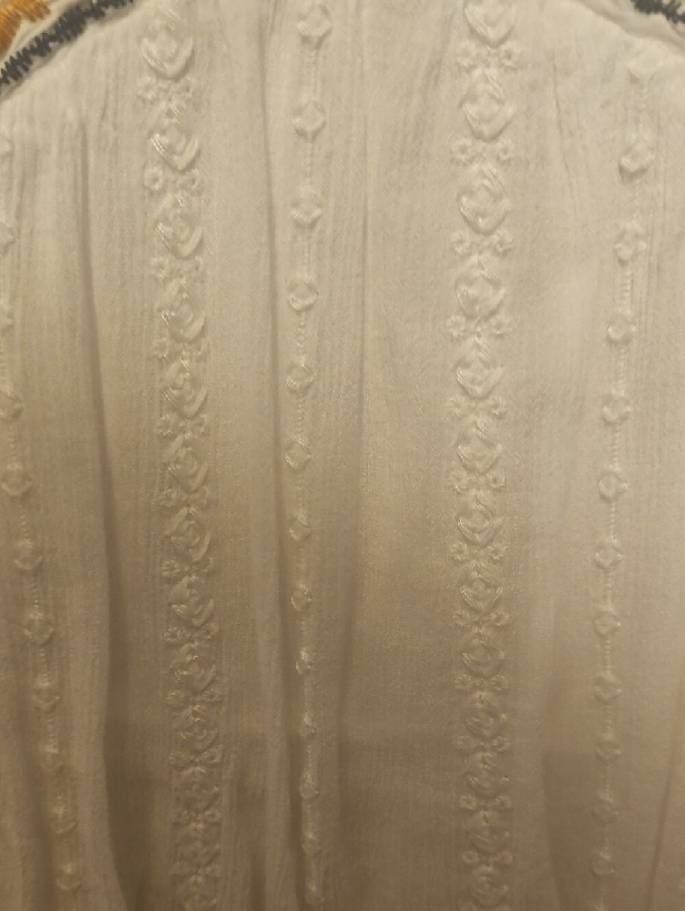 Knox Rose White V-Neck Embroidered Short Sleeve Top - Picture 4 of 6